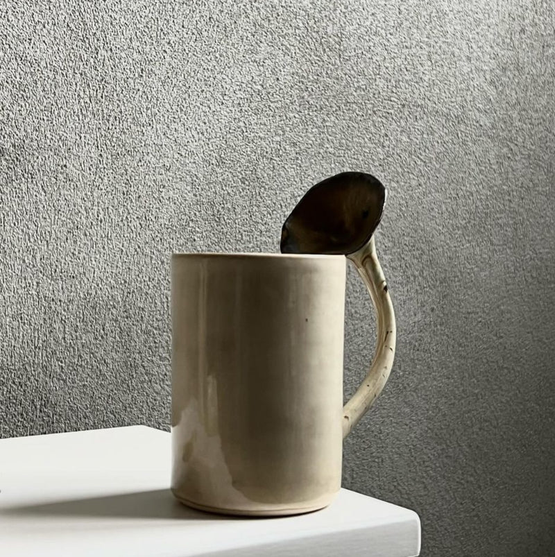 Svampekop i guld - Golden Shroom - 1230 grader - Keramik kop. Køb hos Studio Holdbar (webshop & butik). Hurtig levering