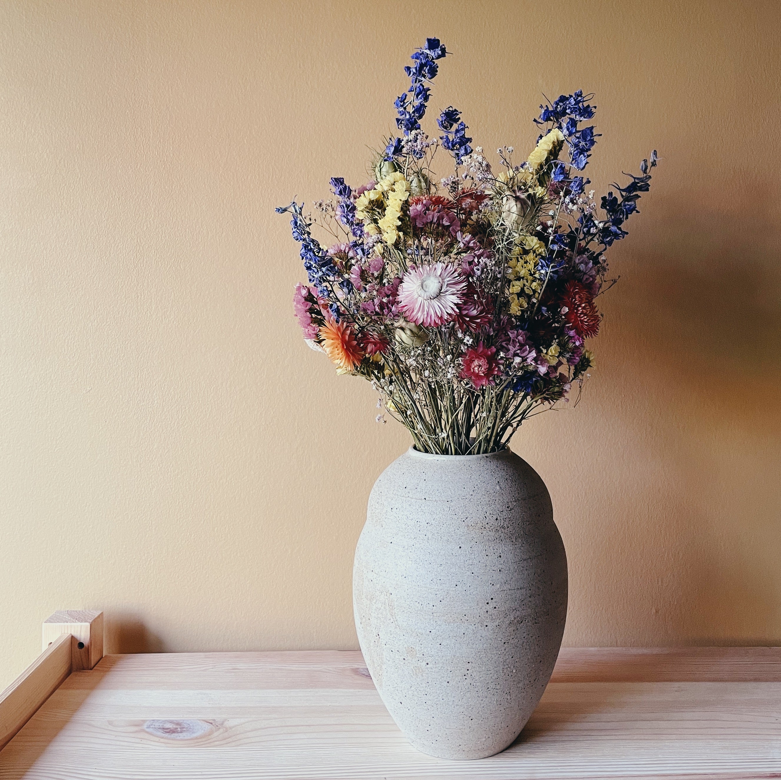 Håndlavet keramik vase, stentøj - Uglaseret, flere varianter. Køb hos Studio Holdbar (webshop & butik). Hurtig levering