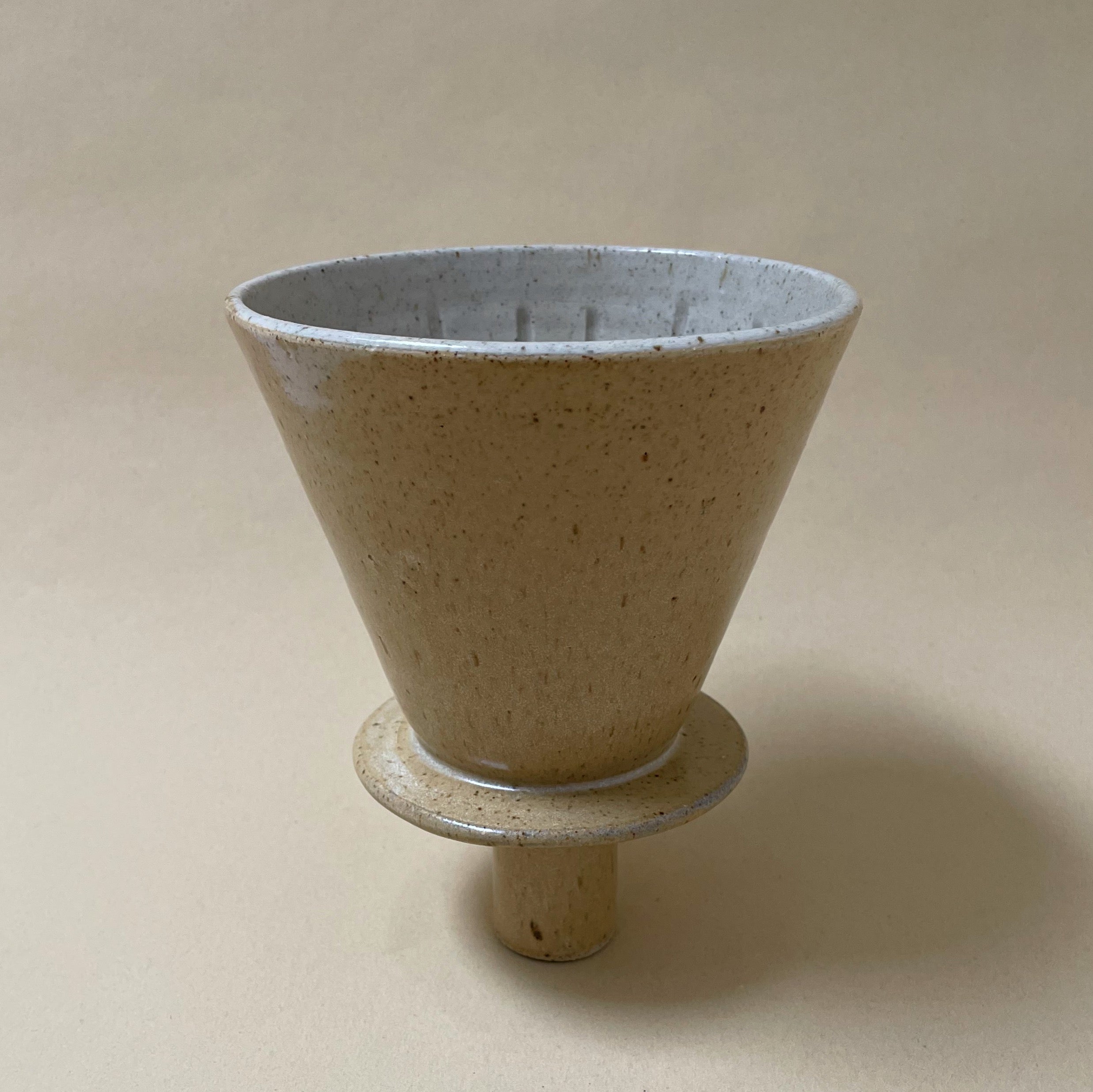 Keramik kaffetragt - Ceramic Pour Over/Coffee dripper - Gul. Køb hos Studio Holdbar (webshop & butik). Hurtig levering