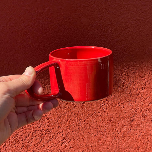 Limited Edition - Hånddrejet kop med stor hank - Rød