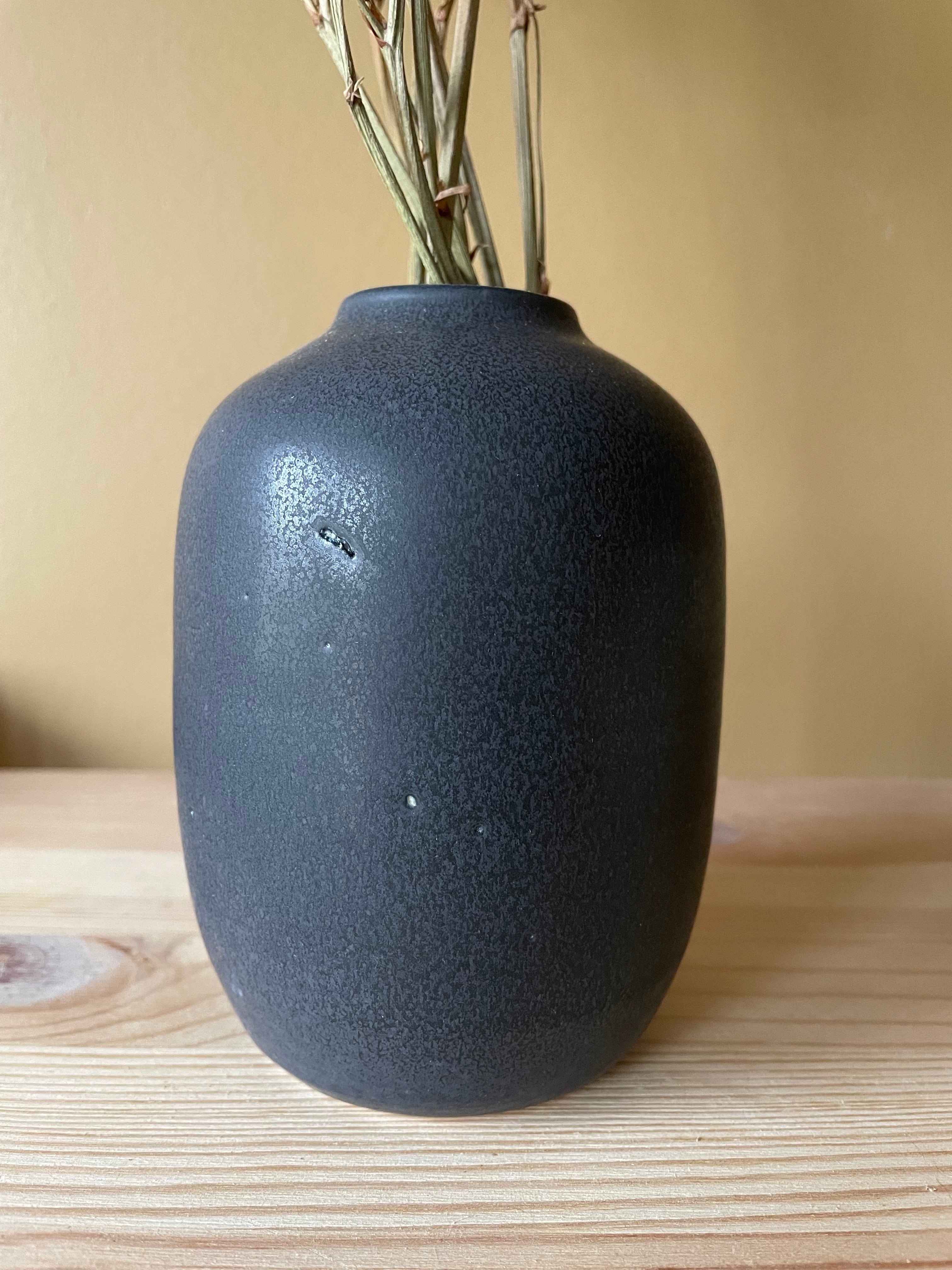 2. sortering - Hånddrejet vase - H13,5 cm