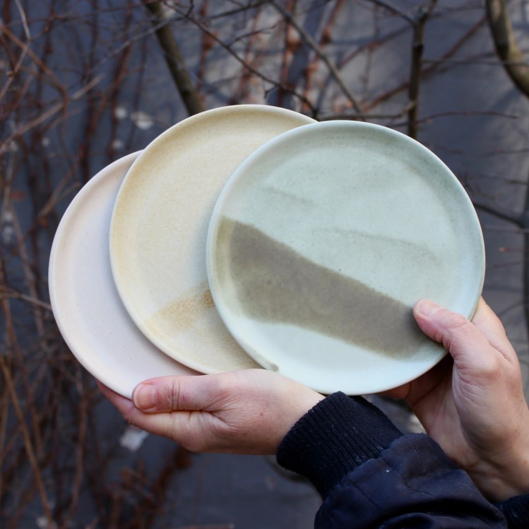 Håndlavet keramik mælkekande (300 ml) - Wauw Design - Grøn. Køb hos Studio Holdbar (webshop & butik). Hurtig levering