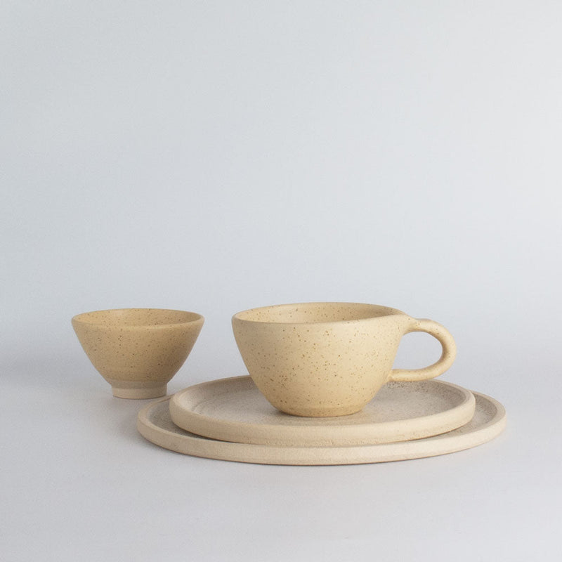 TYBO - Mona keramik skål - Lyseblå - Håndlavet dansk keramik. Køb hos Studio Holdbar (webshop & butik). Hurtig levering