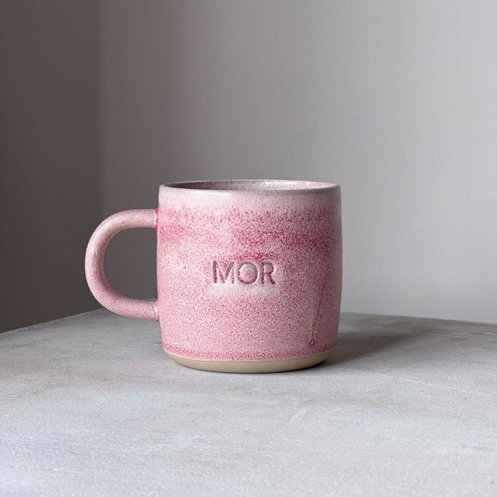 Oda MOR kop Rosa – Navnekop - Håndlavet keramik kop, Julie Damhus. Køb hos Studio Holdbar (webshop & butik). Hurtig levering