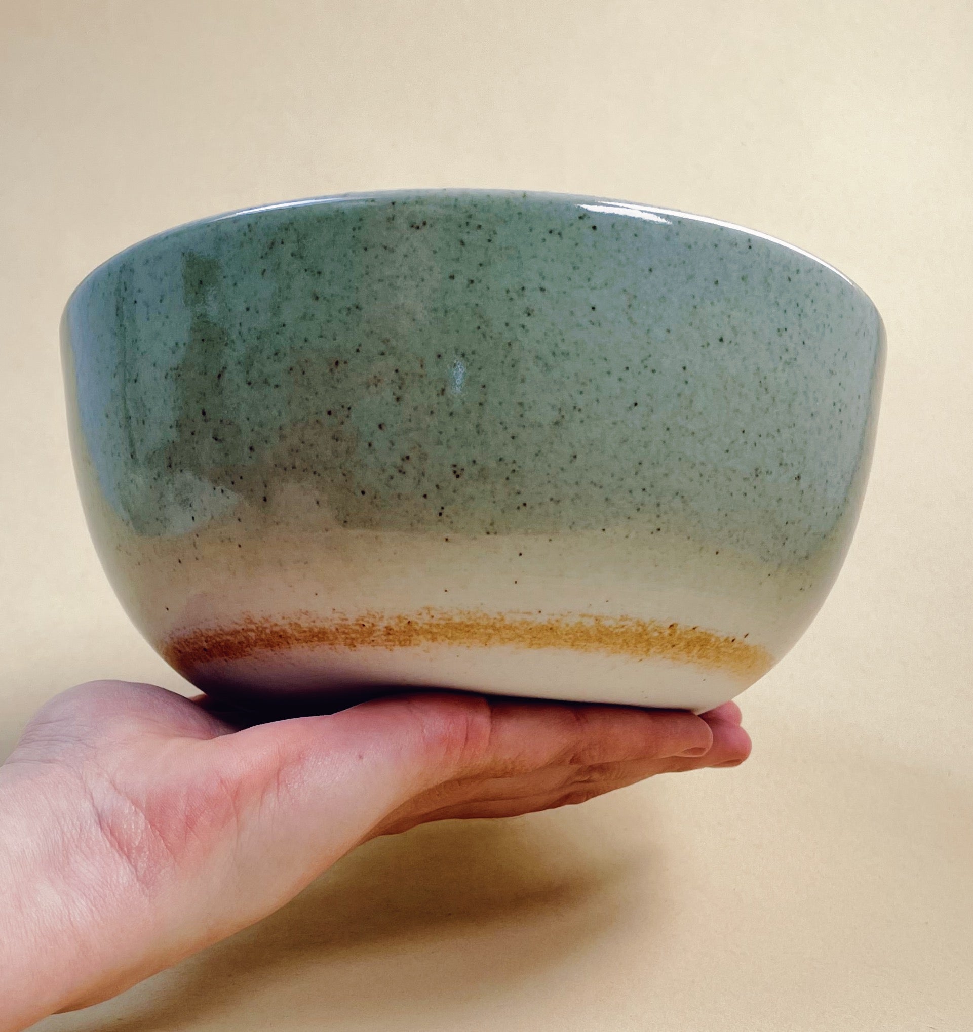 Dyb keramikskål til ramen, nudler - Håndlavet - ALF Ceramics. Køb hos Studio Holdbar (webshop & butik). Hurtig levering